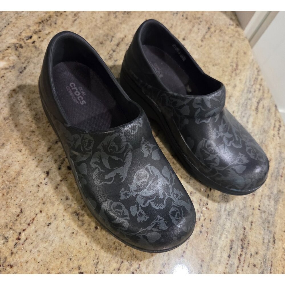 Crocs Neria Pro II Women's 6 Graphic Slip Resistant Clog Black Silver Floral